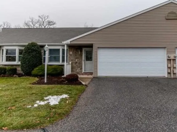 2526 Pin Oak Dr, York, PA 17406