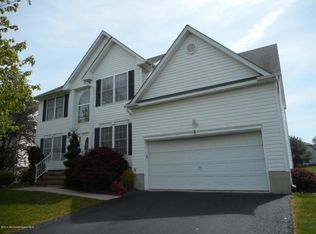 8 Woodruff Ct, Englishtown, NJ 07726