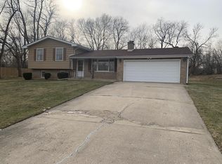 4N130 Wiant Rd, West Chicago, IL 60185