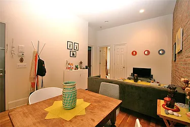 Rented by R New York