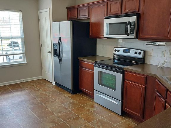 4th image of 2124 Victory Gallop Ln