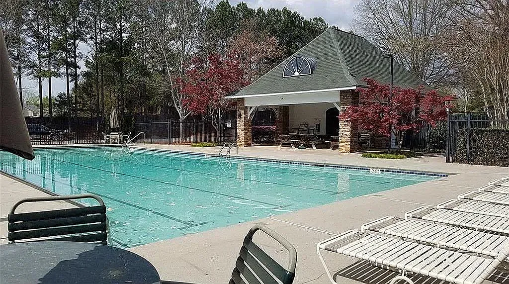 3 bed, 1605 sqft, $2,500 — Photo 2