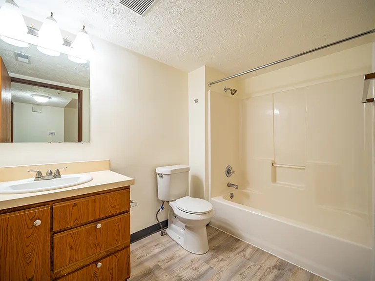 Sumner Point Apartments — Photo 9