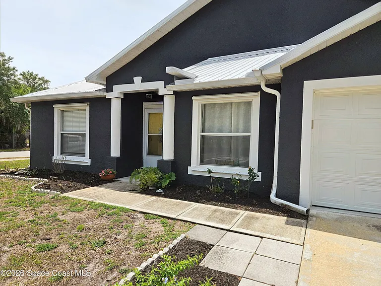4855 Balfern St — Photo 24