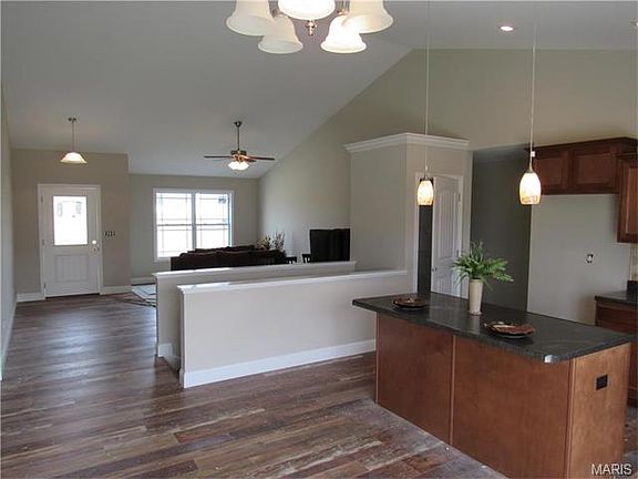 4th image of 897 Saint Andrews Dr