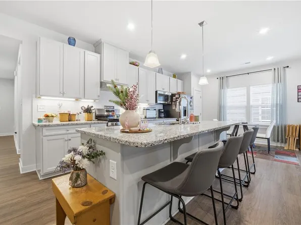 2104 Mainsail Dr, Carrollton, VA 23314