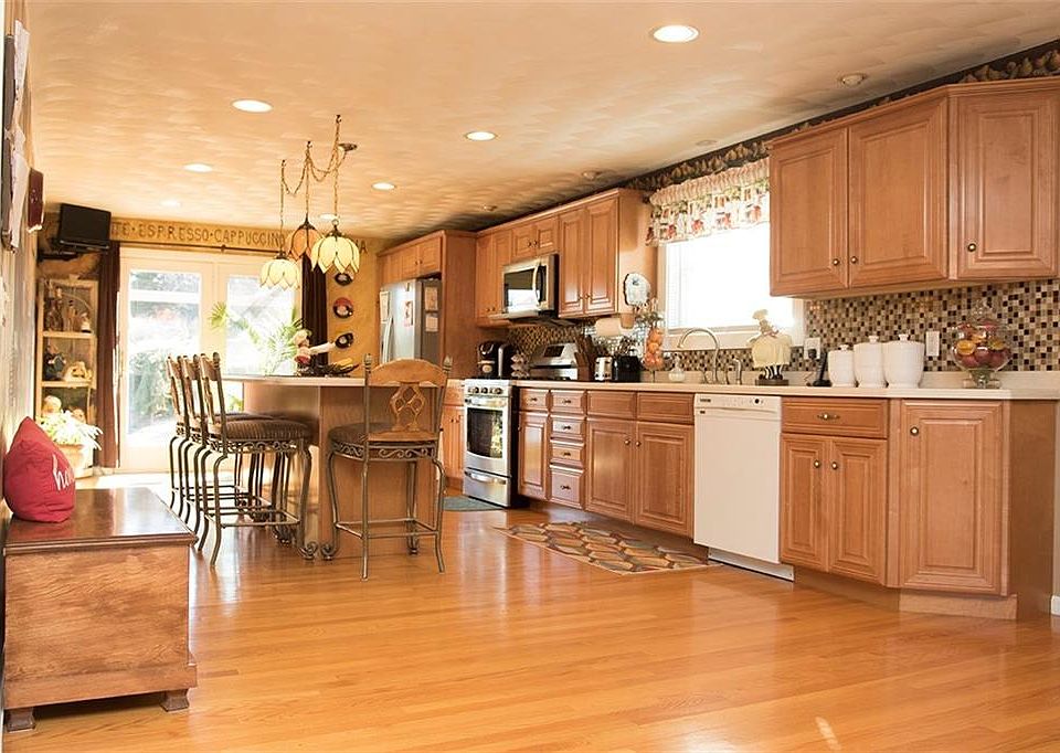 1st image of 4 Tanglewood Dr