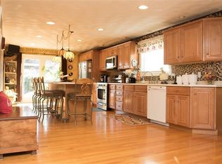 4 Tanglewood Dr, West Warwick, RI 02893