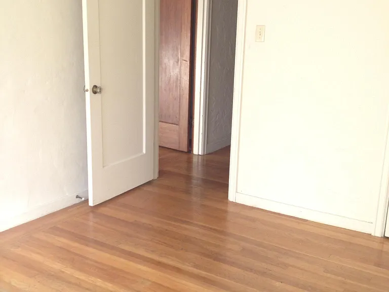 2355 Hilgard Ave #105 — Photo 4
