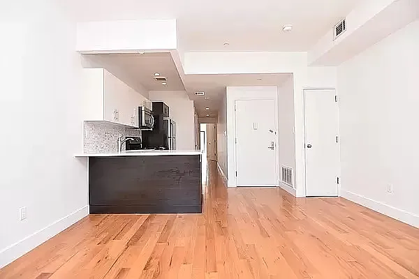 Rented by Bohemia Realty Group | media 18