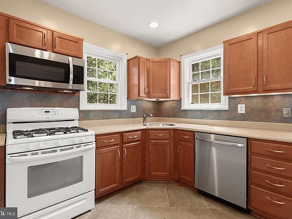 5th image of 504 Pershing Dr