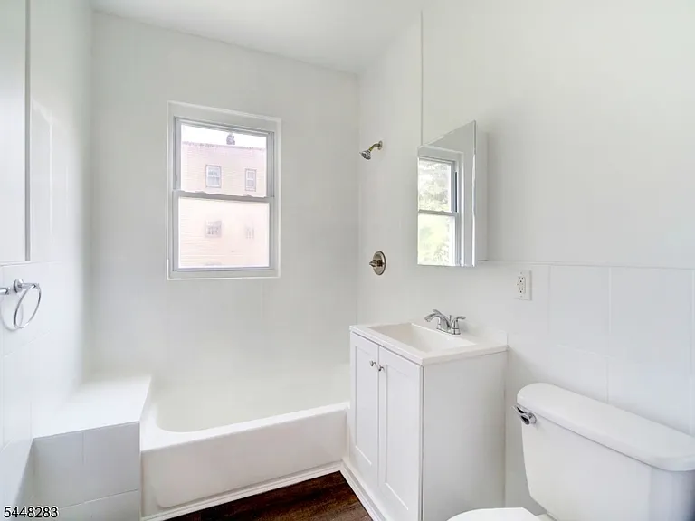 179 22nd St #4 — Photo 12