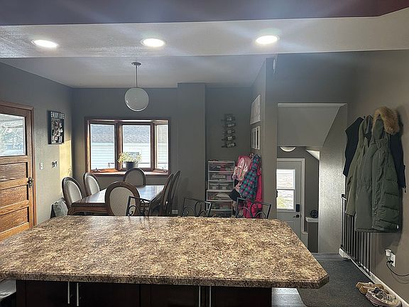 4th image of 205 9th St SE