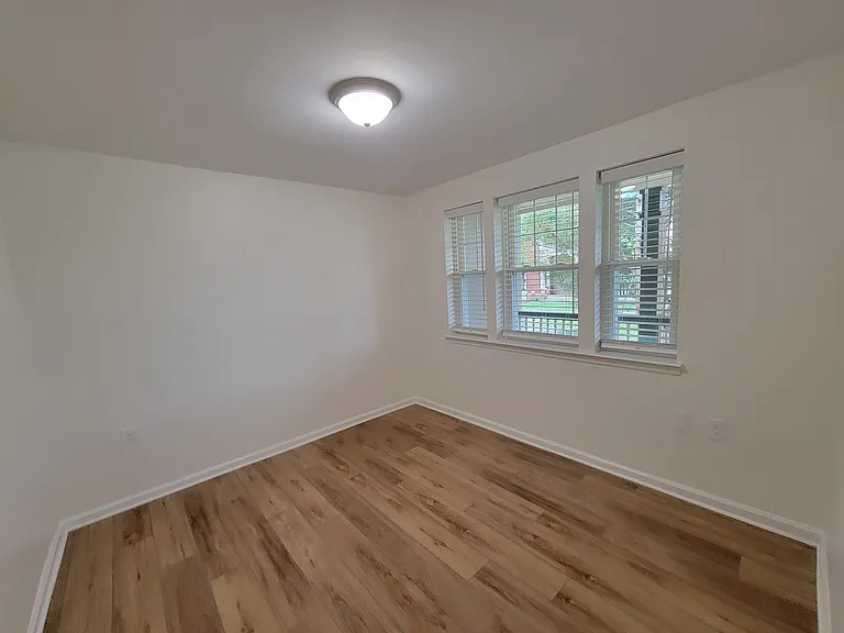 555 E 8th St #1 — Photo 15