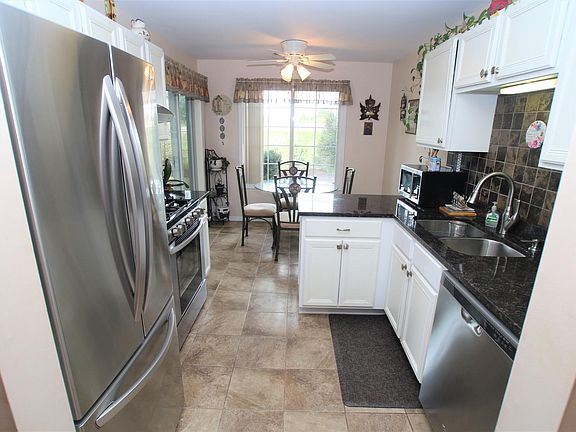 3rd image of 1675 Mansfield Ct APT 3