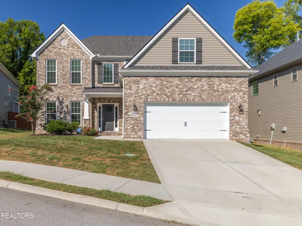 1111 Snowy Peak Ln, Knoxville, TN 37922