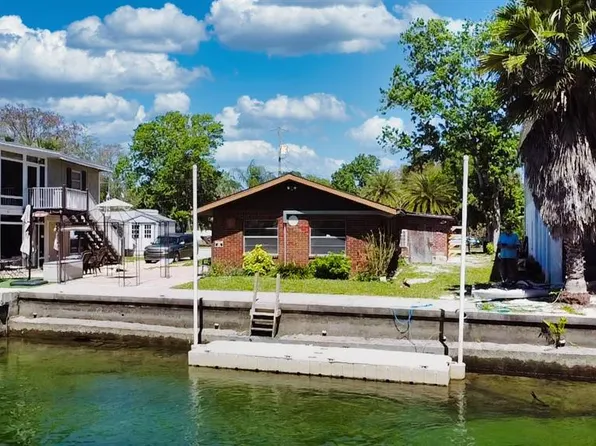 5476 Darlene St, Weeki Wachee, FL 34607