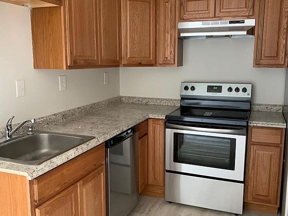 3rd image of 511 Harris Ct