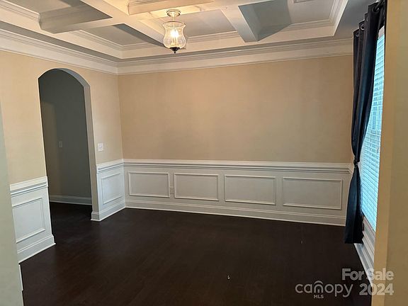 3rd image of 209 Poplar St