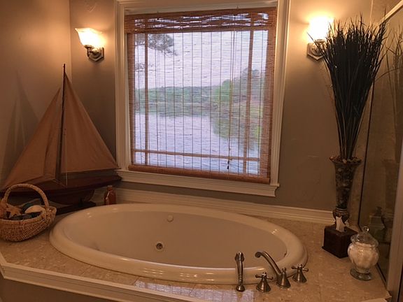 Master Bath lakeview 