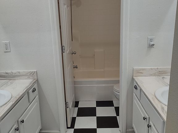 4th image of 5429 Desert Peach Dr