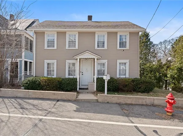 17 E Greenwich Ave, West Warwick, RI 02893