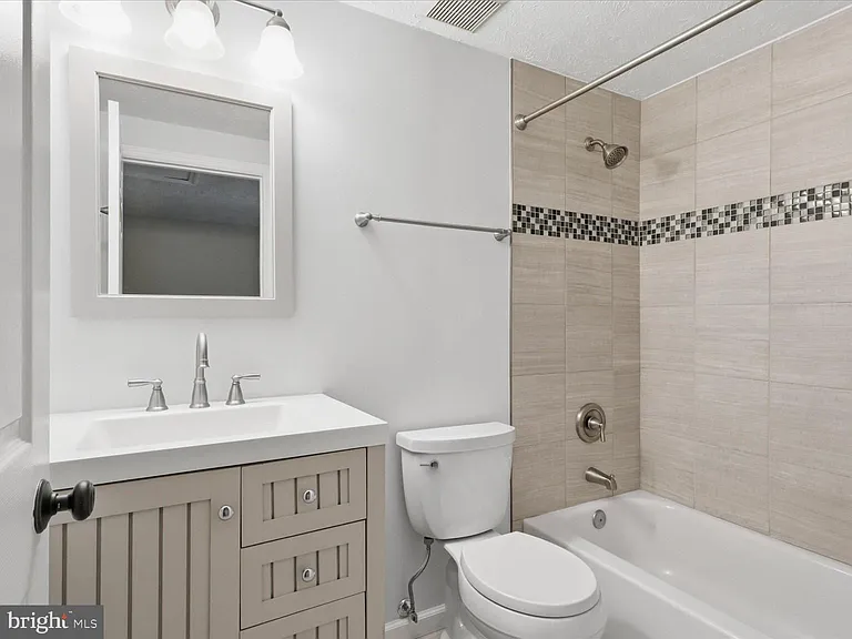 1563 Autumn Ridge Cir — Photo 18