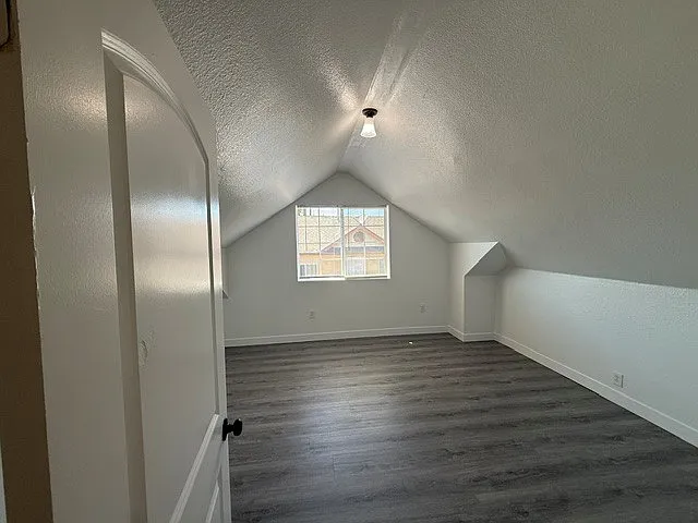 4163 1/2 S Budlong Ave — Photo 5