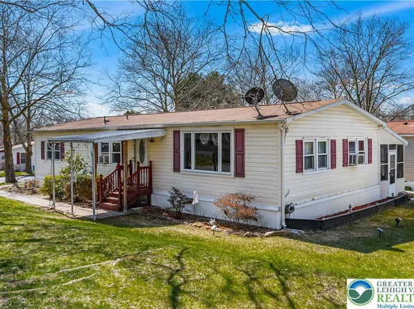 1 Woodsdale Ct, Bath, PA 18014