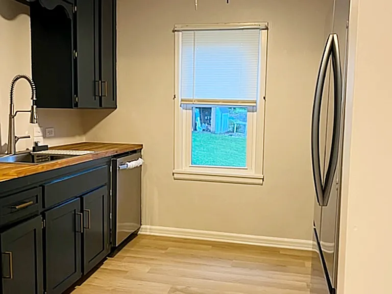 W303N2563 Maple Ave — Photo 6