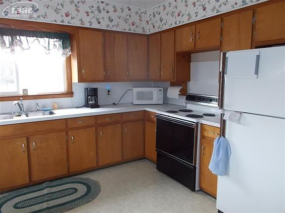 2nd image of 9208 N Elms Rd