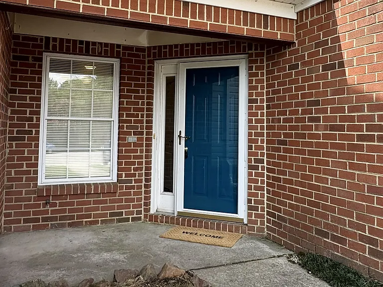 2309 Charing Cross Rd — Photo 4