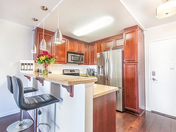 5th image of 5515 Canoga Ave APT 104