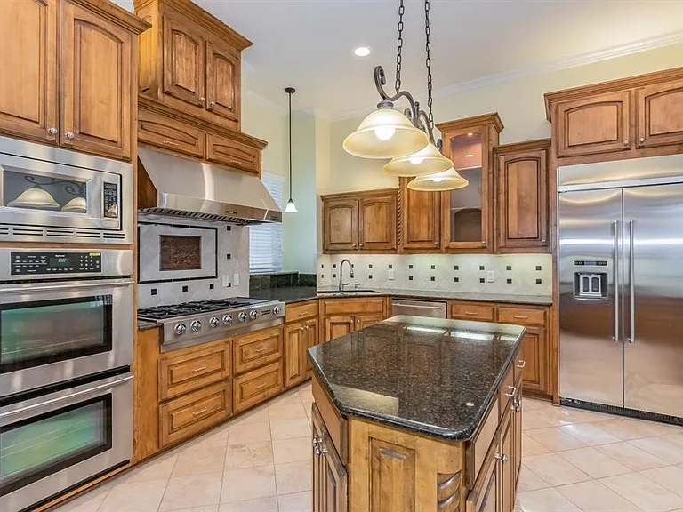 1004 Drake Dr — Photo 12