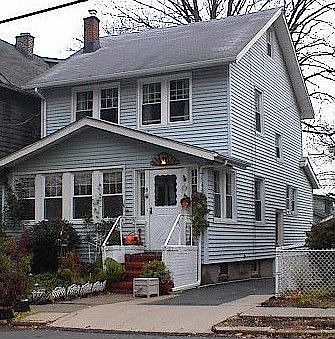1st image of 8 Park Dr W