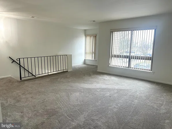 26 Ashley Ct, Marlton, NJ 08053