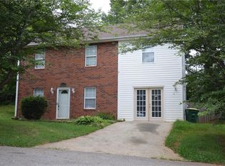 5836 Sir Knight Cir, Clemmons, NC 27012