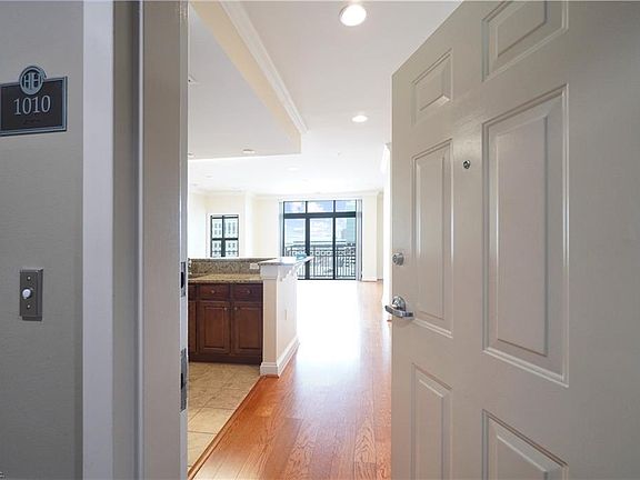 2nd image of 123 College Pl Unit 1010