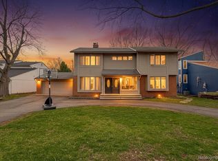 2110 Langham Dr, West Bloomfield, MI 48323