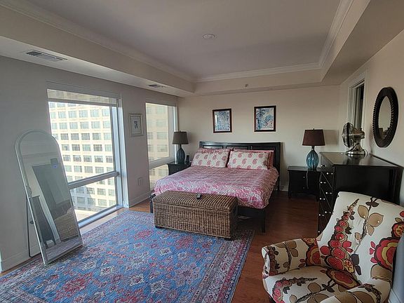 5th image of 1111 19th St N APT 2402
