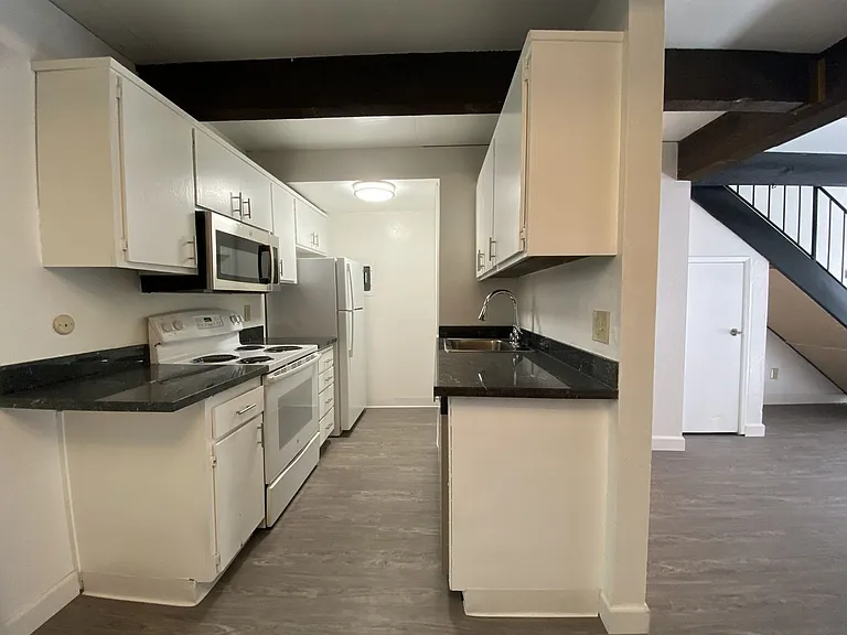 I & 23rd Townhomes — Photo 5