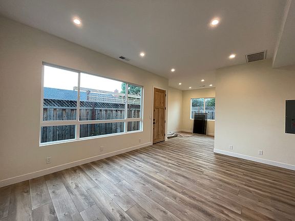 5th image of 2563 Briarwood Dr #2