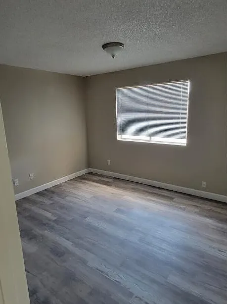 2 bed, 900 sqft, $995 — Photo 4