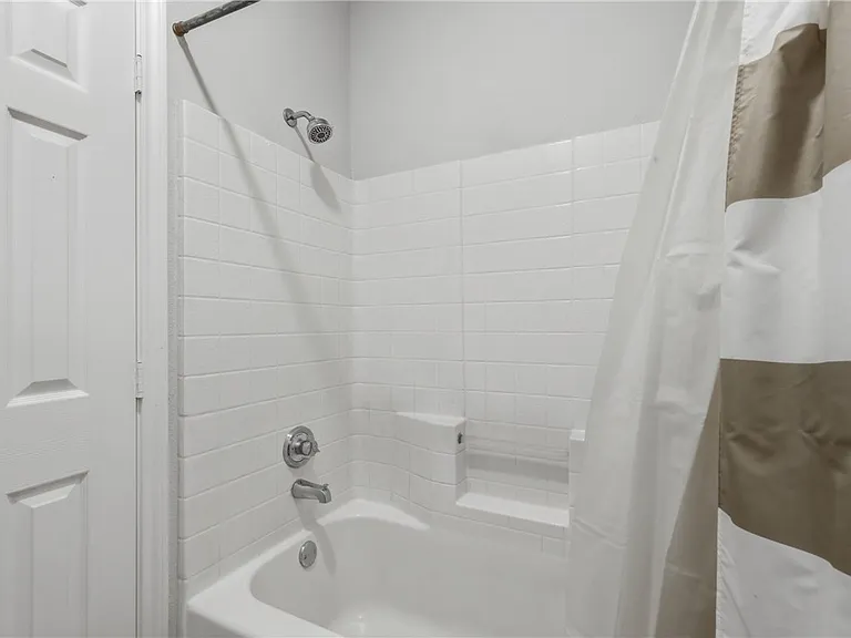 239 Navarro Dr — Photo 15