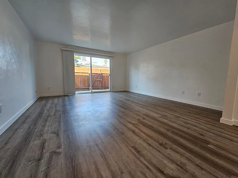 4266 Lamont St #B — Photo 5