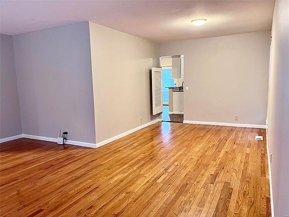 5th image of 2955 Wellington Dr