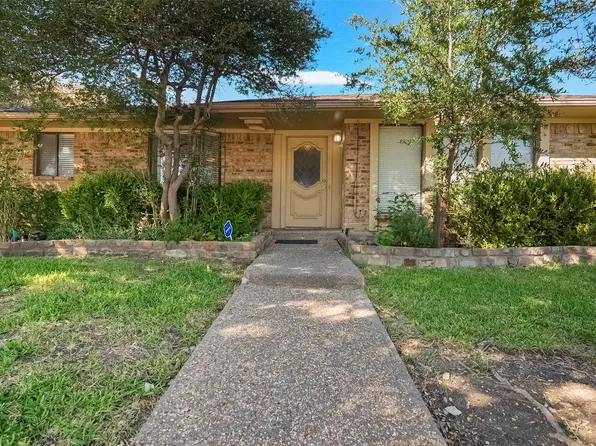 1911 E Branch Hollow Dr, Carrollton, TX 75007