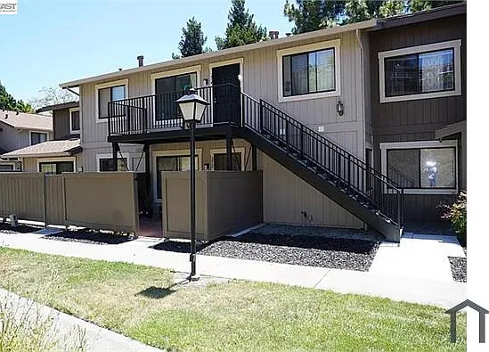 272 Galano Plz — Photo 33