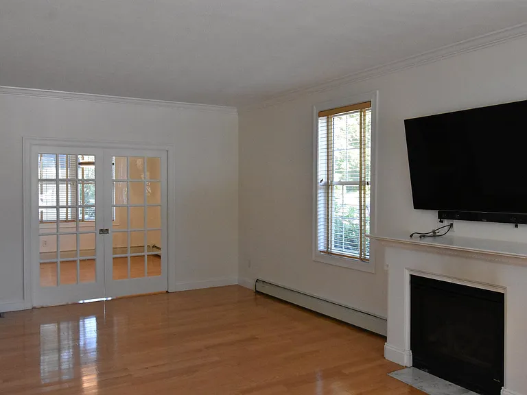 2246 Elm St — Photo 8