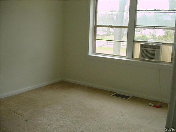 3rd image of 2415 Northwood Ave